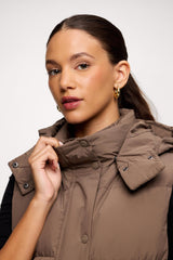 Peak Puffer Vest | Mocha