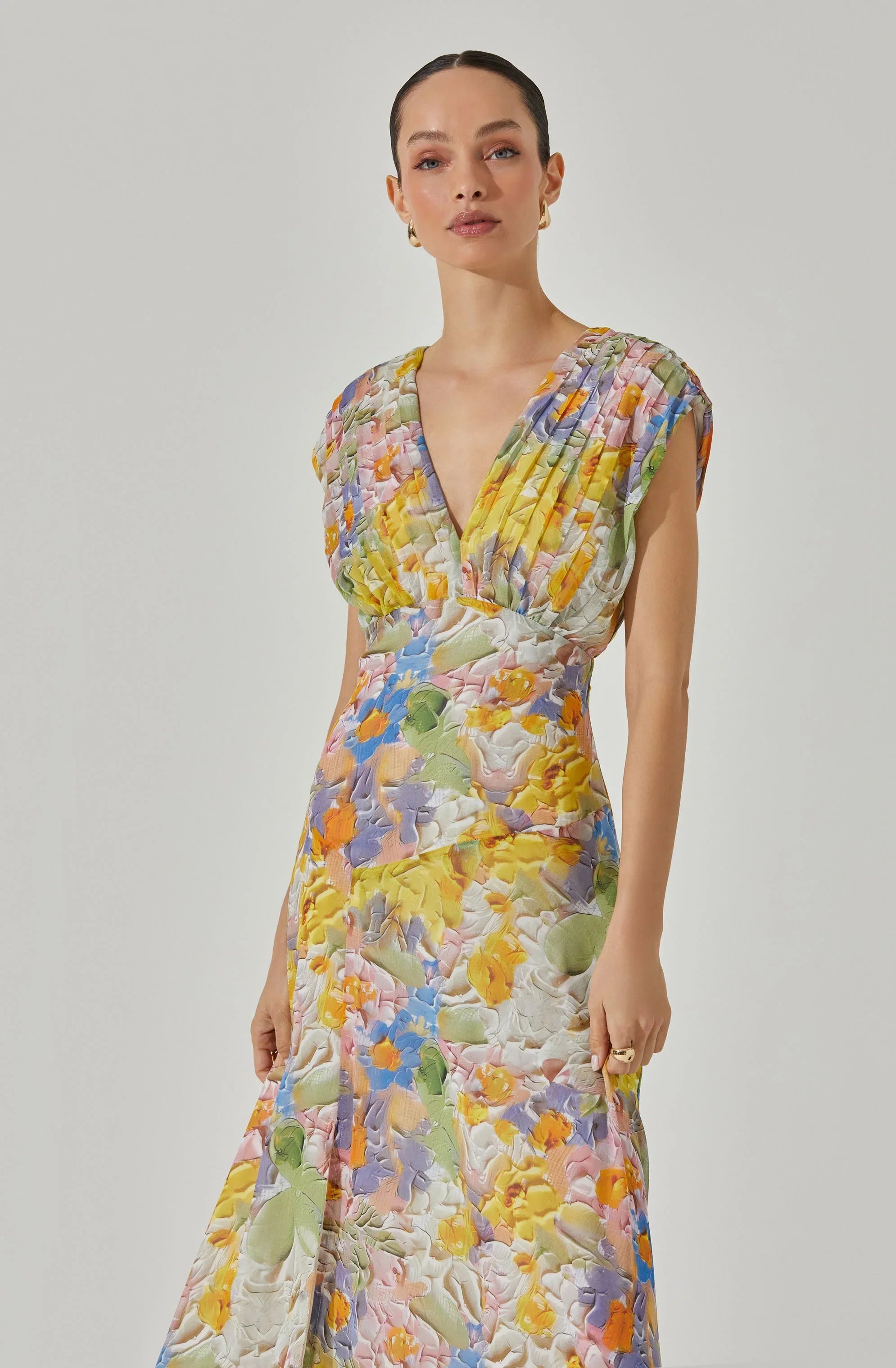 Lbruh V-Neck Pleated Floral Midi Dress