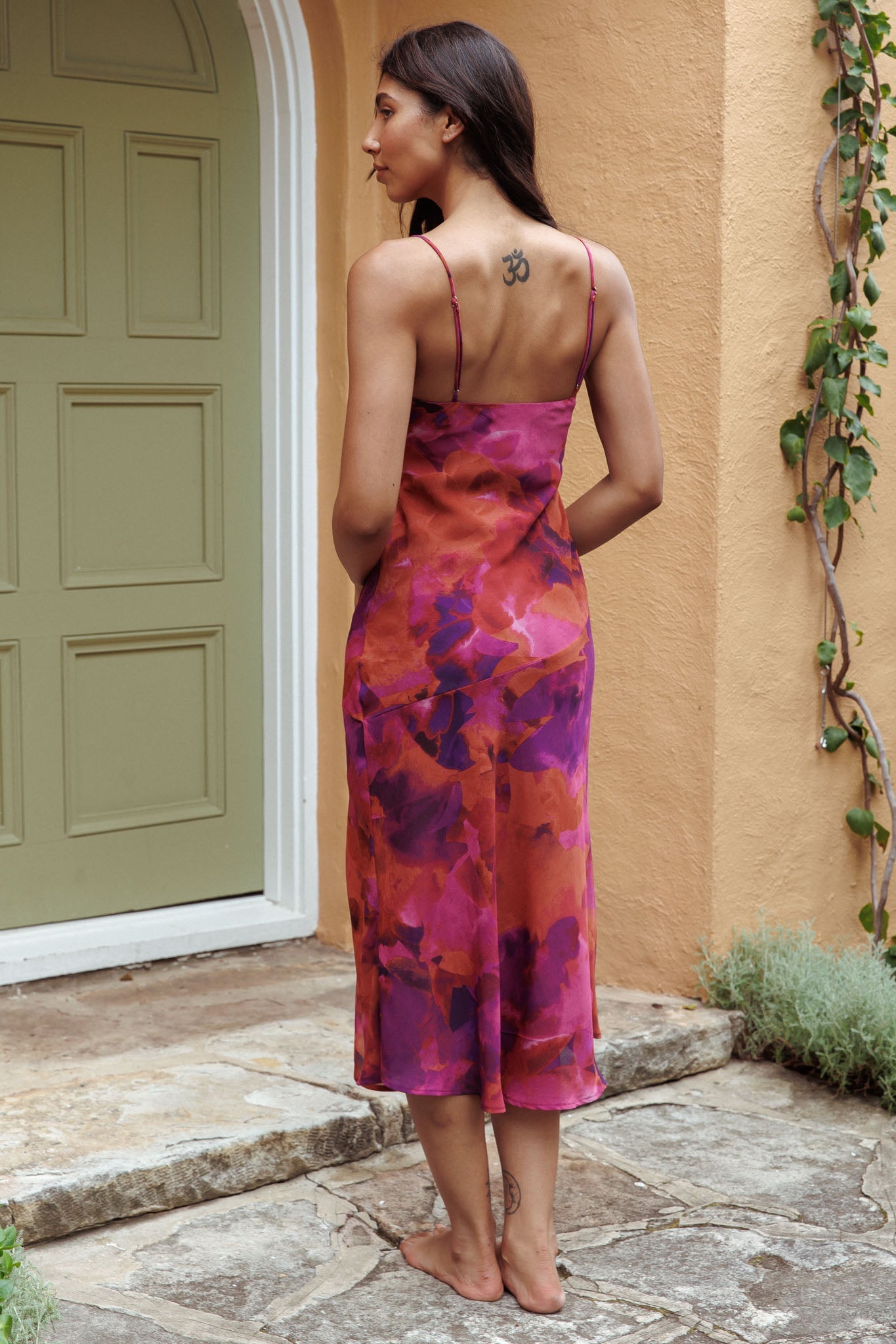 Well Versed Pleated Bust Front Split Dress Dark Rose Secondary image