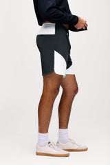 Contrast Panel Refine Short | Black/White