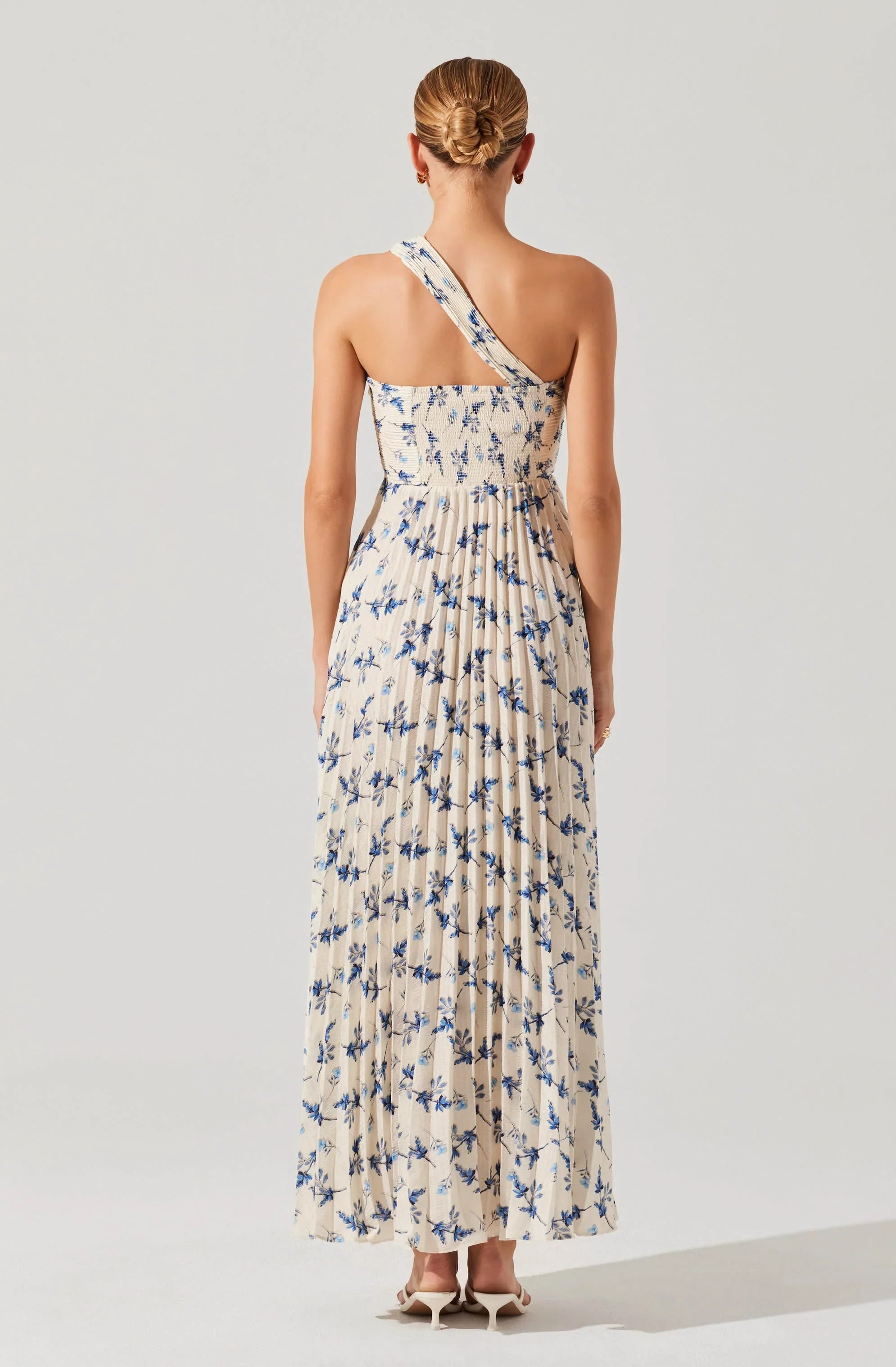Lbruh Rasya Pleated Floral Maxi Dress
