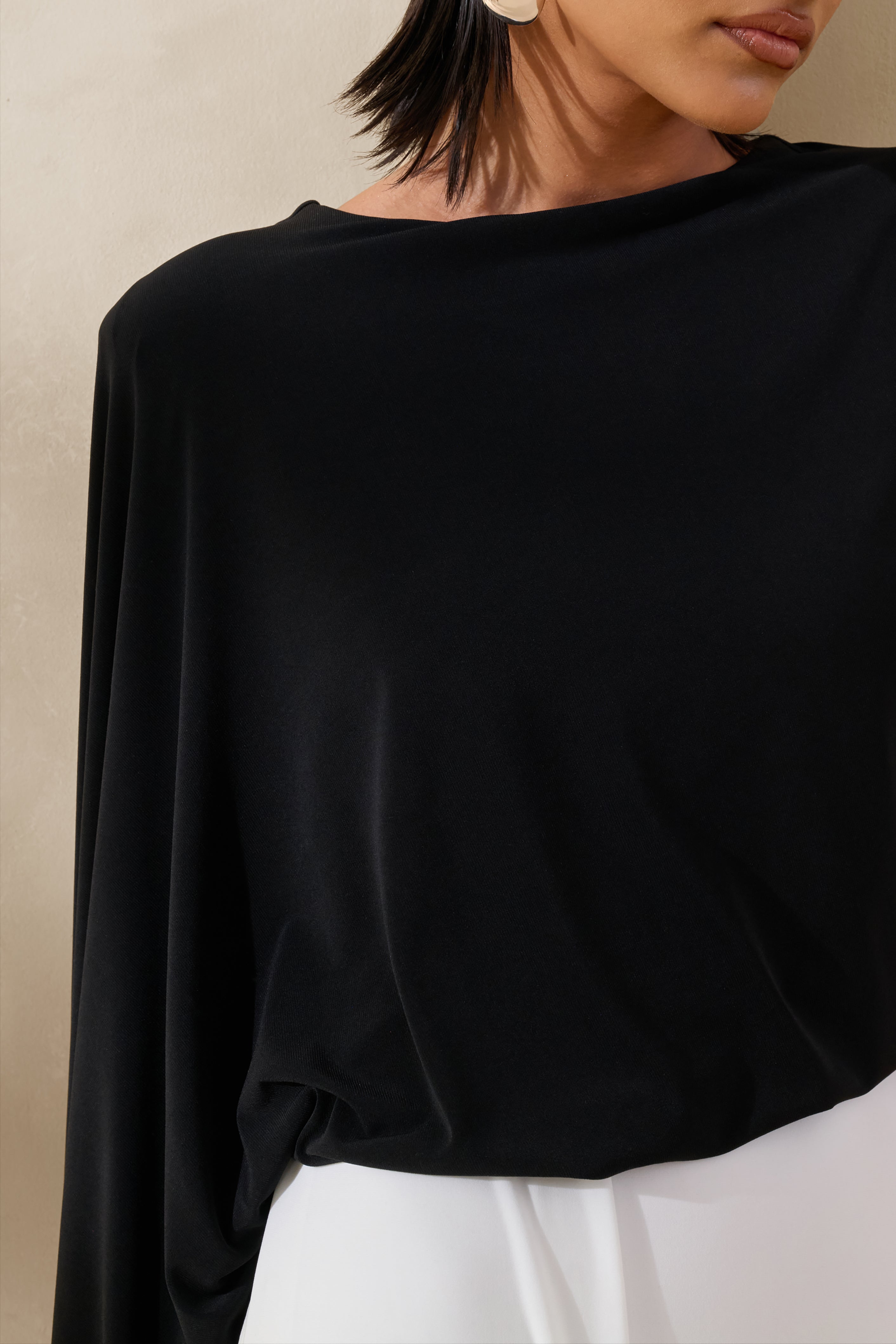 Carenza | Black & White Wide-Neck Maxi Dress With Cape-Sleeve