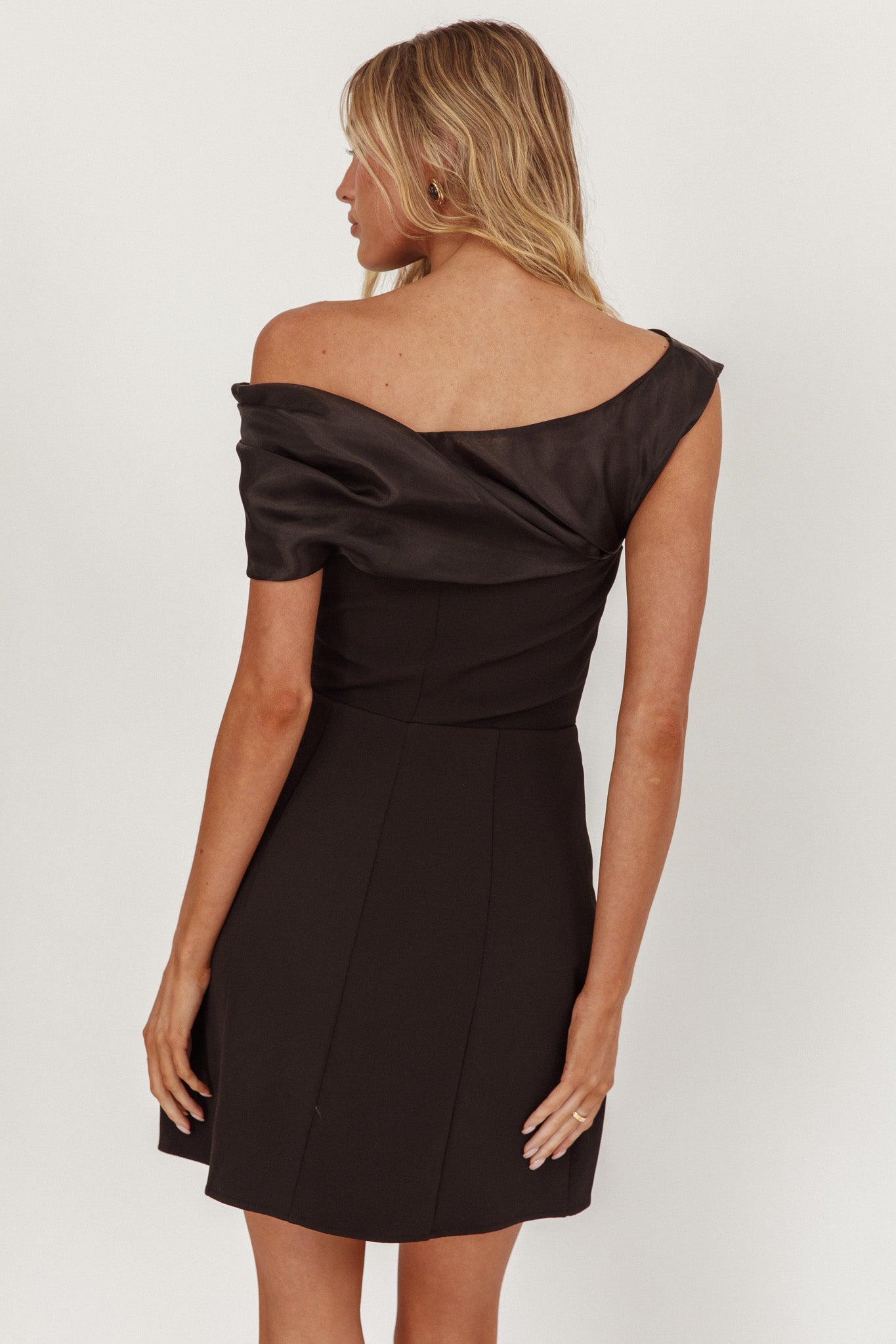 Vienna Nights Off-Shoulder A-Line Mini Dress Black Secondary image