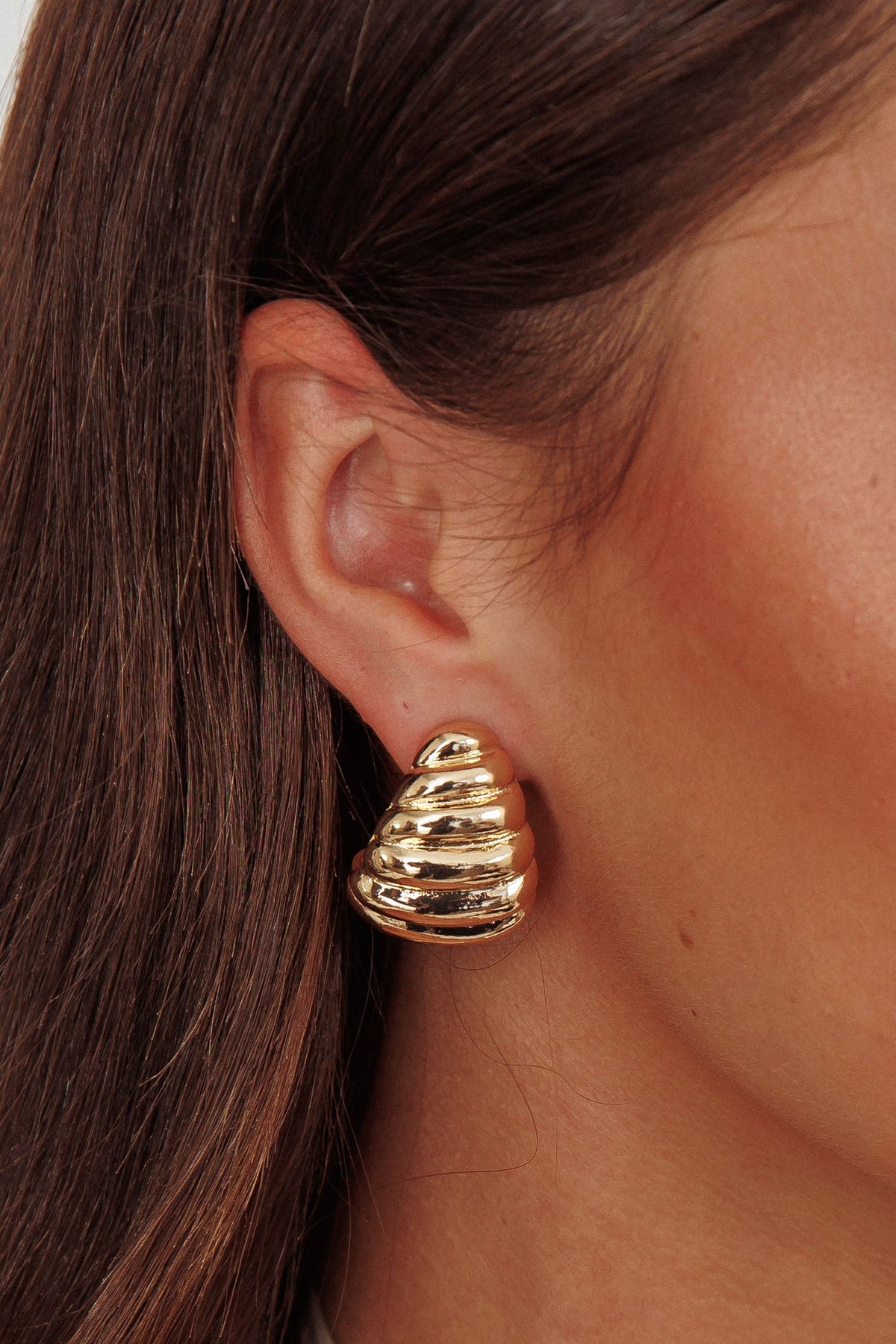 Lune Ridged Croissant Earrings Gold Main image