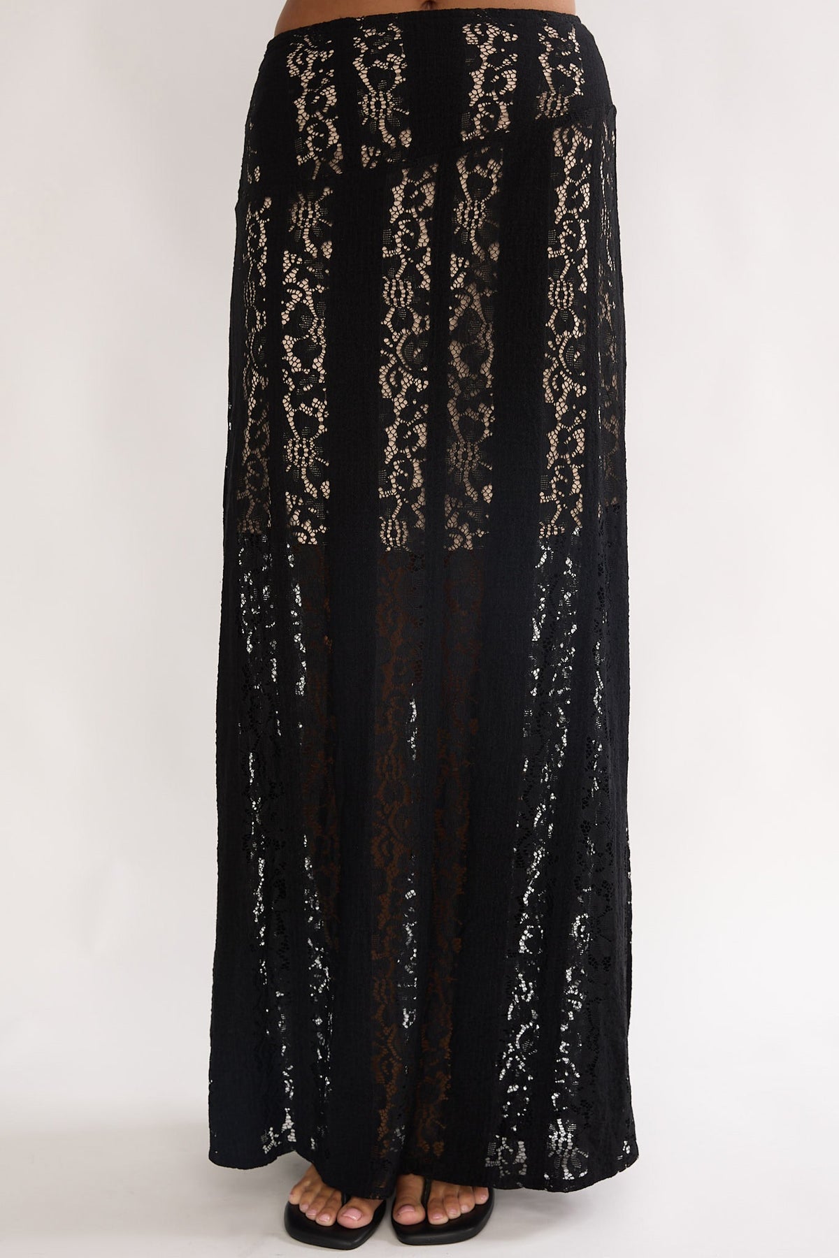 Eleesa Maxi Skirt Lace Black