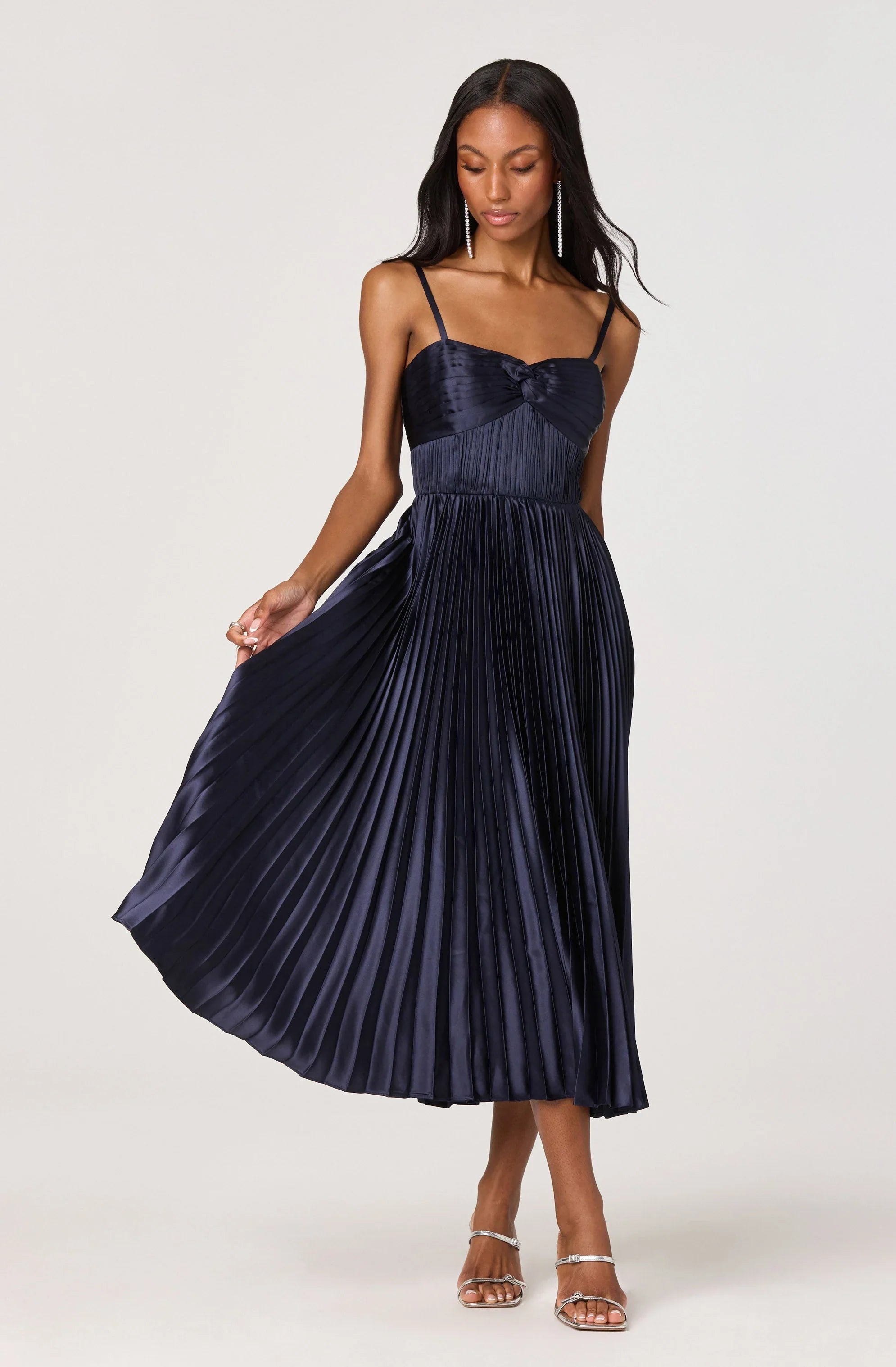 Lbruh Ascella Sweetheart Pleated Midi Dress
