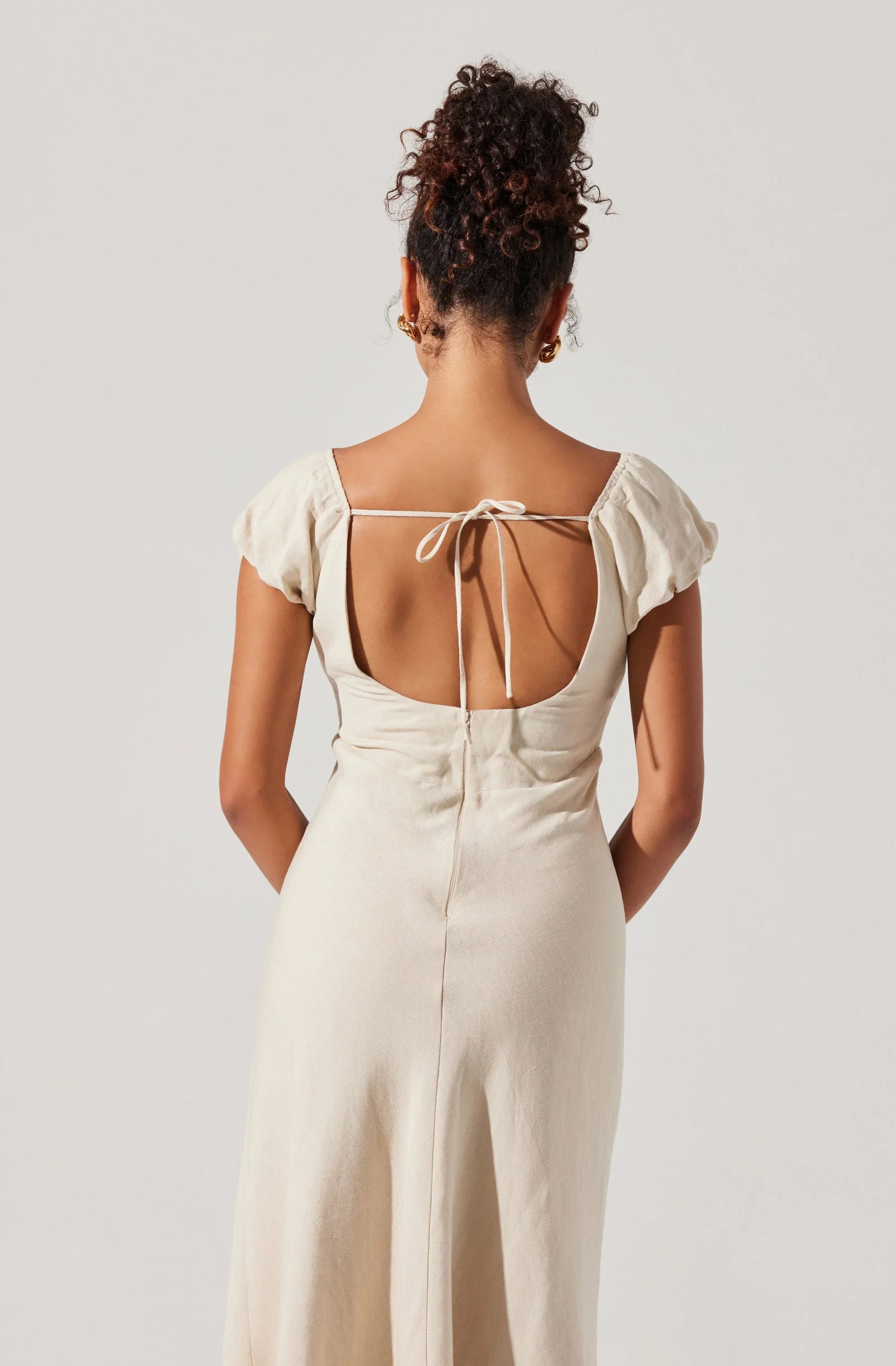 Lbruh Leocadia Embroidered Puff Sleeve Midi Dress