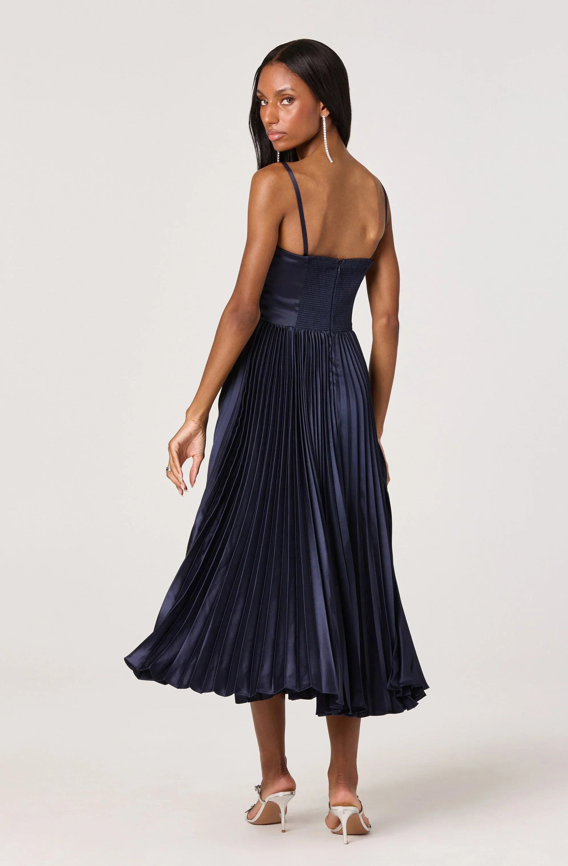 Lbruh Ascella Sweetheart Pleated Midi Dress