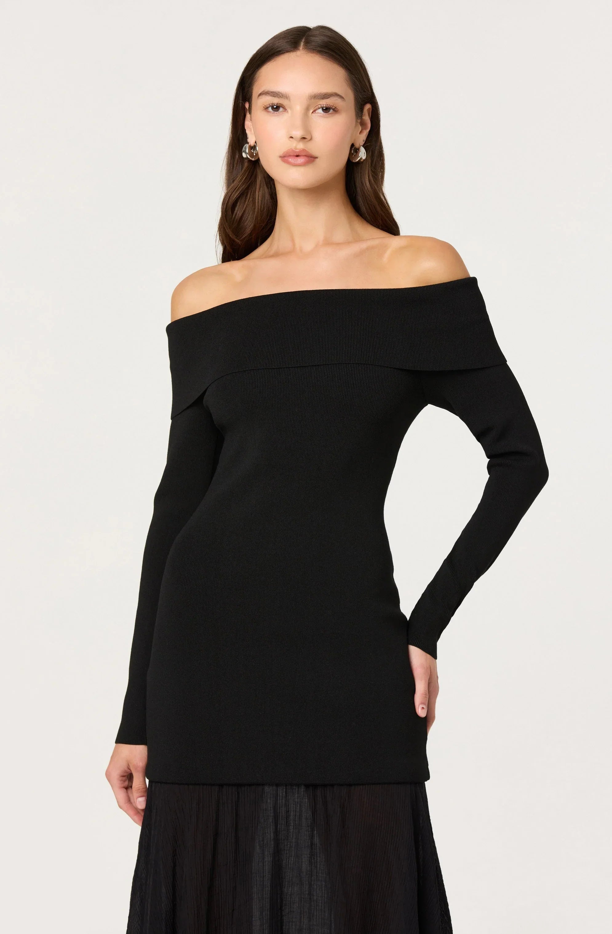 Lbruh Lidia Off-Shoulder Pleated Midi Dress