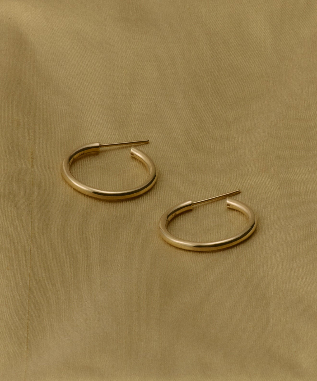 Medium Eloise Hoops